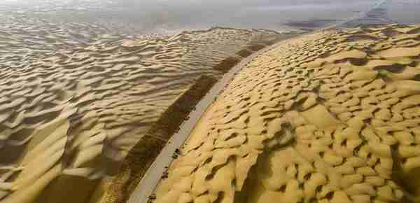 毛乌素沙漠被成功治理，为何塔克拉玛干沙漠无法被人类消灭？