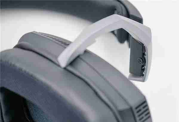 ROG 创世7.1耳机—体验HiRes+AI降噪的物理多声道电竞耳机新巅峰