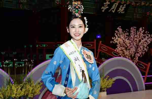 韩国23岁女大学生夺得“传统美人”冠军 获奖5万人民币