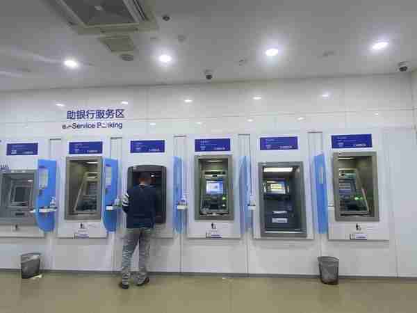 失宠的ATM机售价滑铁卢 四大行近五年减超8万台 银行怎么了