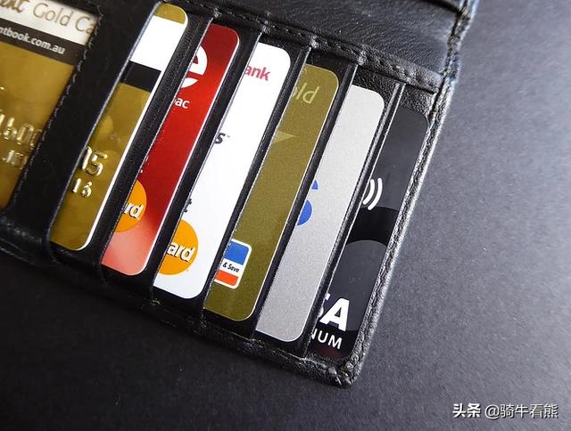 用信用卡分期购物消费，如何解决资金不足的燃眉之急？